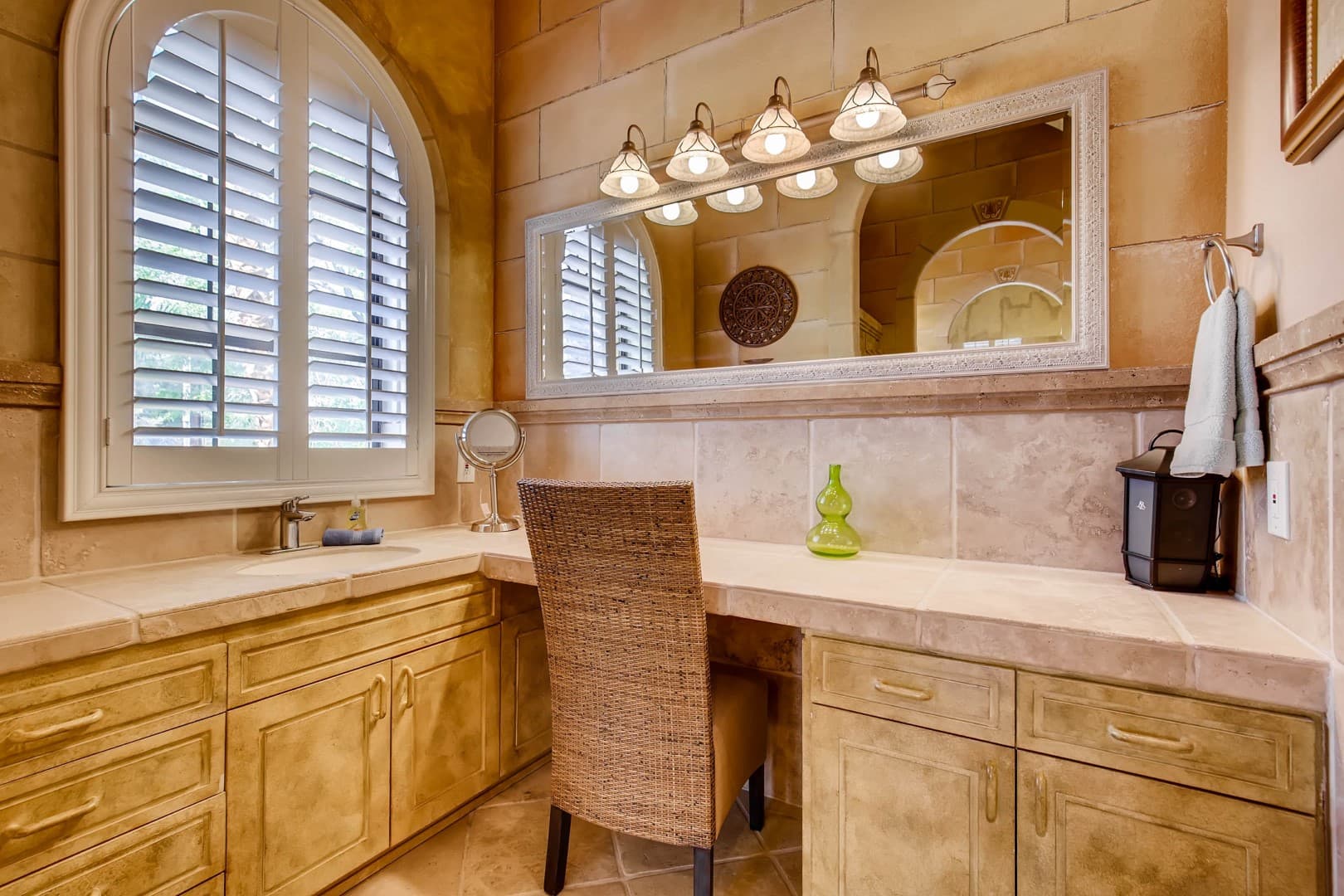 6425 Darby Ave Las Vegas NV-print-041-33-2nd Floor Master Bathroom-2700x1800-300dpi