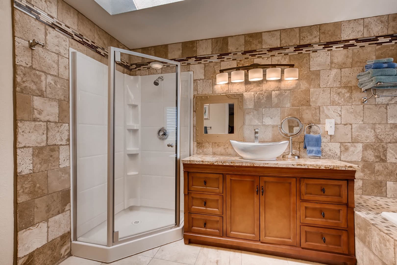 6425 Darby Ave Las Vegas NV-print-052-37-2nd Floor Bathroom-2700x1800-300dpi