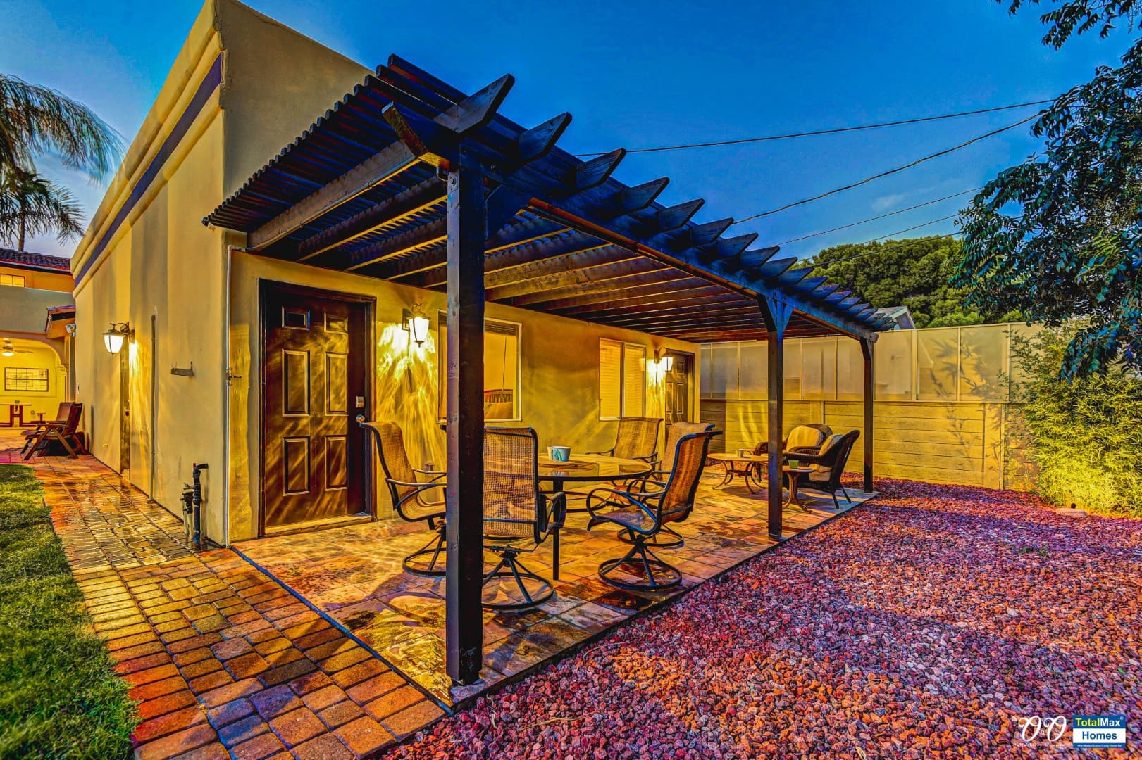 casita patio 2